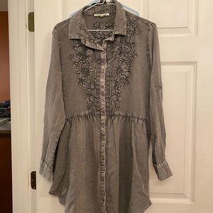 EUC Hi/Low Embroidered Solitaire Tunic in Med